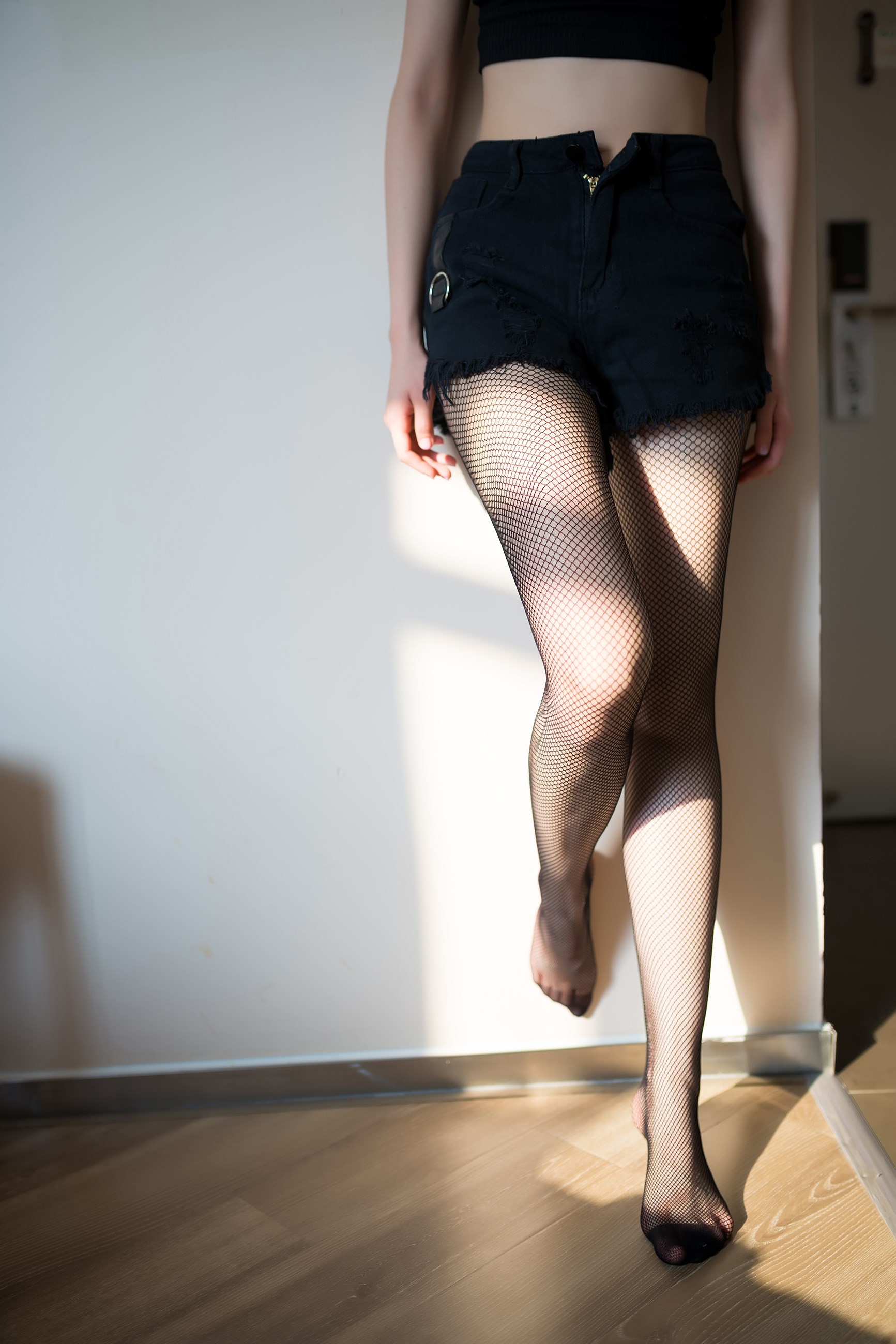 撕裂虚伪录:影坛大咖与地下黑势力秘密勾结,黑料全程大曝光,撕裂虚伪的天空